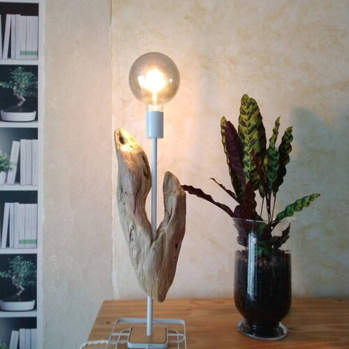 Lampe en bois flotté aspect fleur