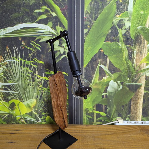 Lampe en bois flotté articulée : doux éclat de l'âme de la nature