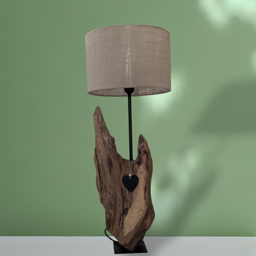Lampe en bois flotté : une sculpture lumineuse pour votre intérieur
