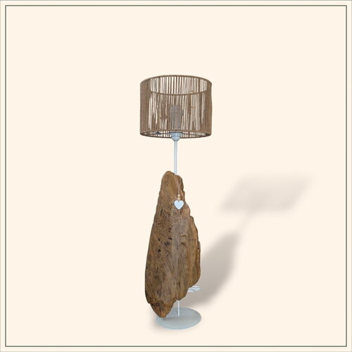 Lampe à poser en bois flotté : une sculpture lumineuse pour une ambiance naturelle et chaleureuse