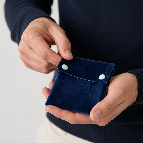 Pochette en velours bleu marine – format poche – doublure coton enduit – pièce unique