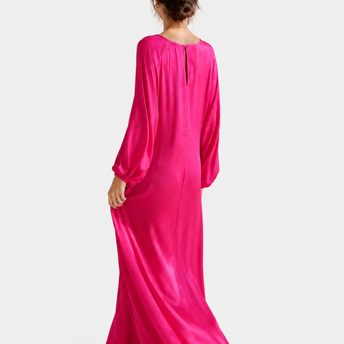 Grand coupon de satin fuchsia 2,80 m pour création artisanale - pièce unique – eclat et fluidité