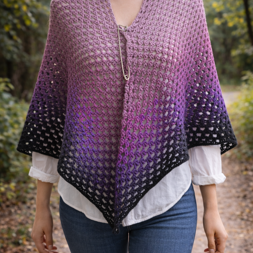 Châle granny en coton bio rose violet – crochet fait main – châle triangle léger – pièce unique