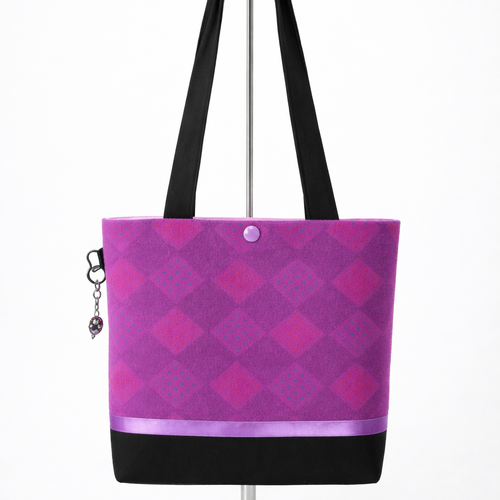 Sac bandoulière femme en laine bouillie violette – motifs losanges – sac artisanal – pièce unique