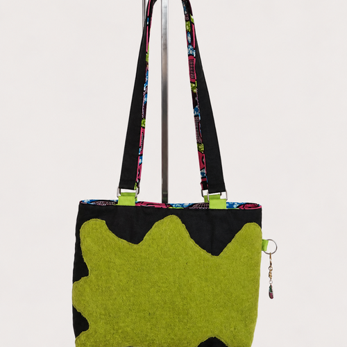 Sac bandoulière femme en coton et wax – noir et vert pomme – laine bouillie – sac porté épaule – pièce unique