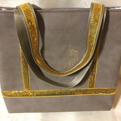 Sac cabas simili cuir marron à paillettes dorées