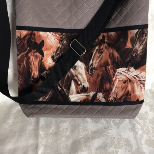 Sac fantaisie simili cuir marron gaufré à bandoulière thème: chevaux