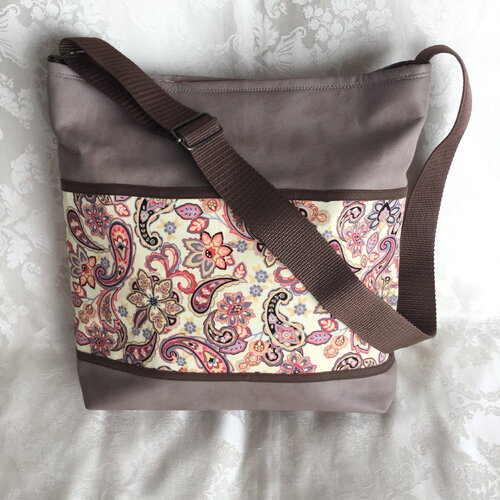 Sac bandoulière en simili cuir marron  motifs arabesques