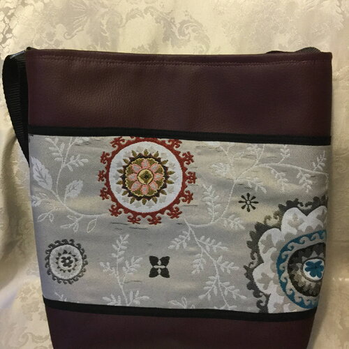 Sac bandoulière en simili cuir mauve motifs rosaces mandala