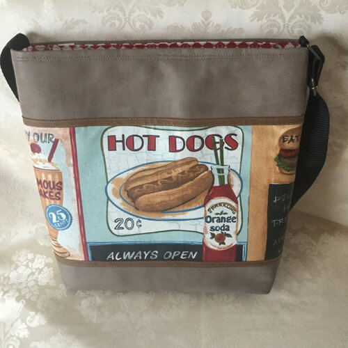 Sac fantaisie à bandoulière &quot;fast food » simili cuir marron