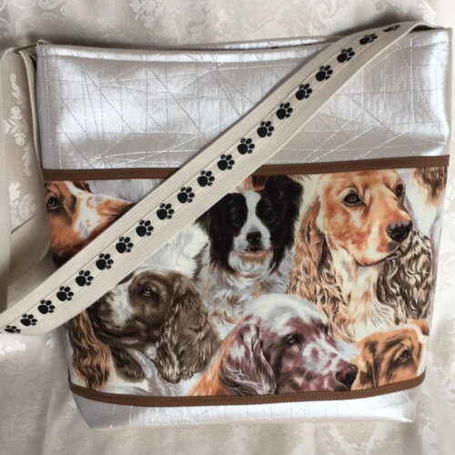 Sac fantaisie simili cuir blanc nacré à bandoulière thème: chiens
