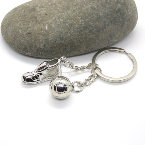 Porte clés football argenté chaussure / ballon garçon