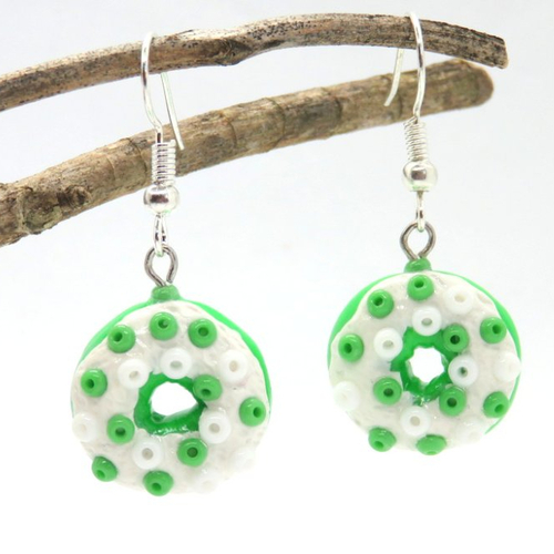 Boucles d'oreilles en pâte fimo donuts vert/blanc