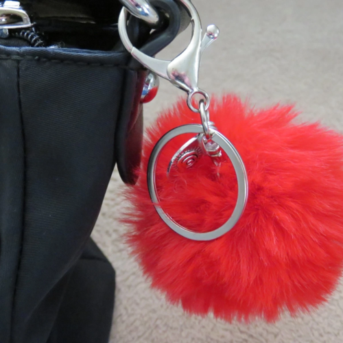 Porte clés bijou de sac pompon fourrure rouge breloque aztèques soleil