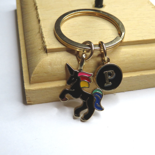 Porte clés doré licorne noire personnalisé initiale fille