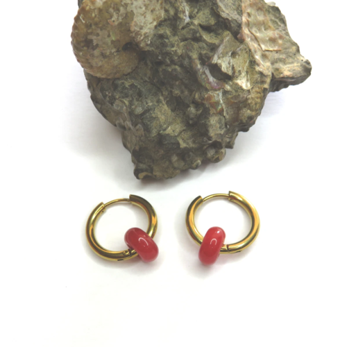 Anneaux créoles acier inoxydable dorés et pendentif anneau rouge