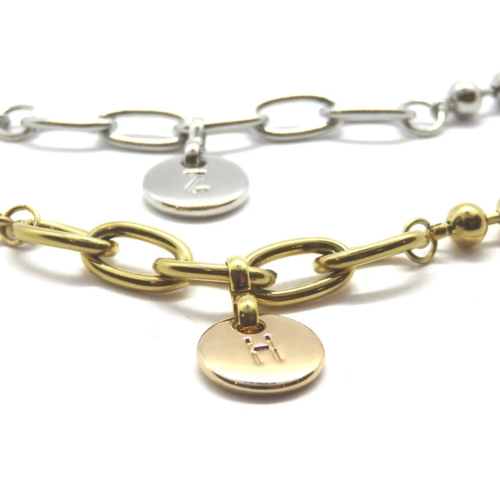 Bracelet acier inoxydable argenté ou doré médaille initiale
