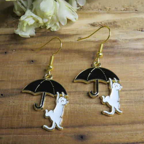 Boucles d'oreilles acier inoxydable chat blanc s'agrippant au parapluie