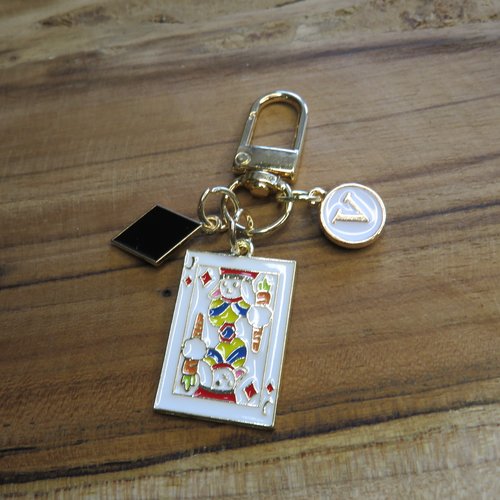 Bijou de sac breloque valet de carreau personnalisé initiale