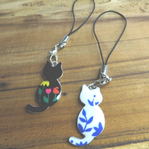 Lot 2 bijoux de téléphone rose ou noir chat fleuri kawaii