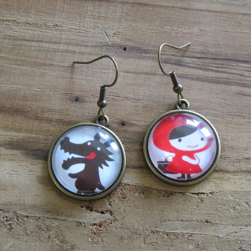 Boucles d’oreilles le petit chaperon rouge et le loup asymétriques