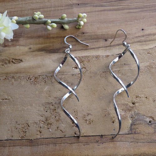 Boucles d’oreilles longues ondulées spirale acier inoxydable