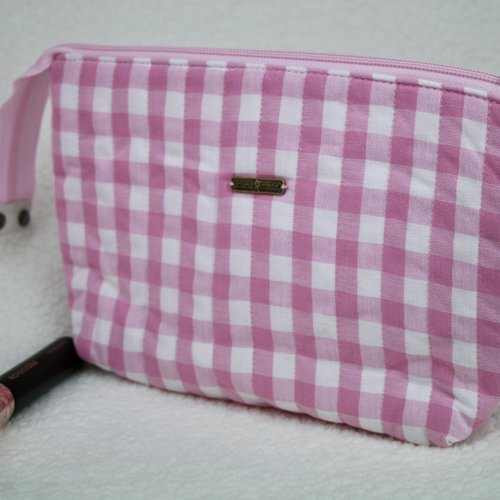 Trousse multi-usage modèle kaban motif vichy rose