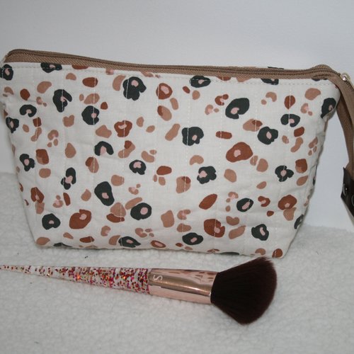 Trousse multi-usage modèle kaban léopard