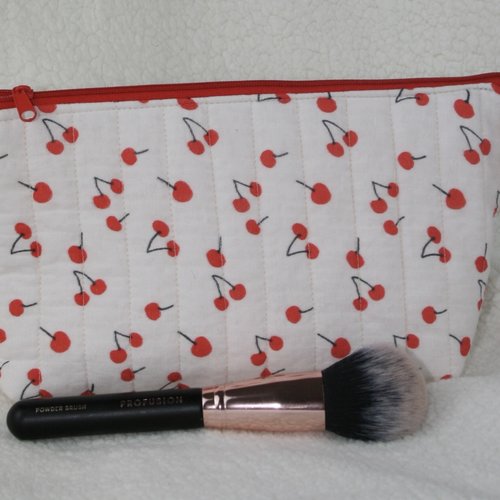 Trousse multi-usage modèle kaban motif cerises