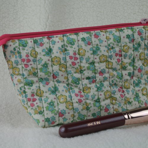 Trousse multi-usage modèle kaban motif fleuris printaniers