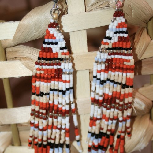 Boucles d'oreilles à franges modèle yoko variations rouge bleue