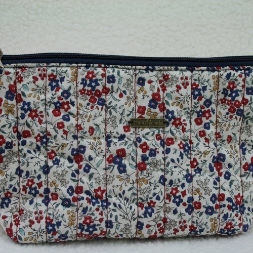 Trousse multi-usage modèle kaban motif fleuris