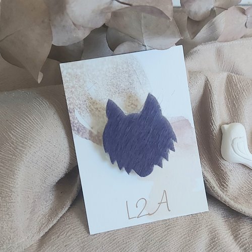 Broche loup violet