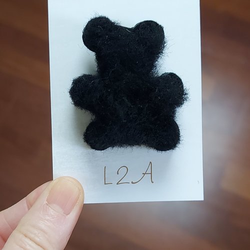 Broche ourson en fourrure noire