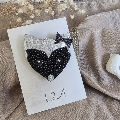 Broche renarde noire