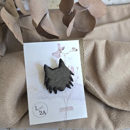 Broche loup poilu