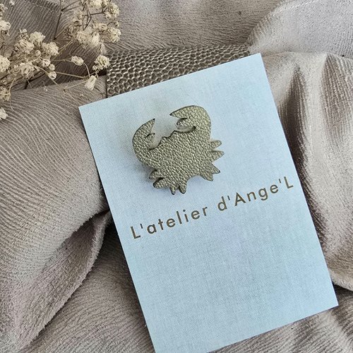 Broche crabe doré