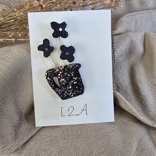 Broche vase et fleurs marines