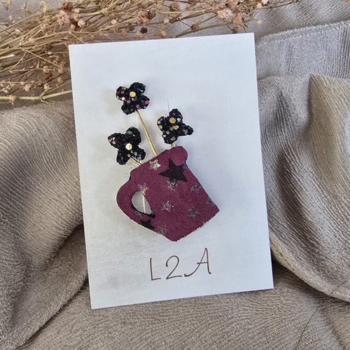 Broche vase rose et fleurs noires