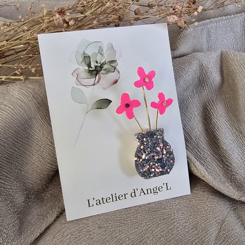 Broche vase et fleurs roses fluo