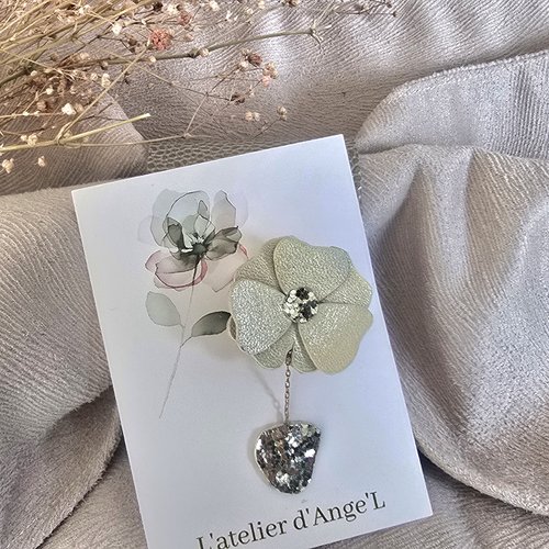 Fleur de printemps beige irisée