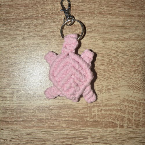 Porte clé macramé tortue rose