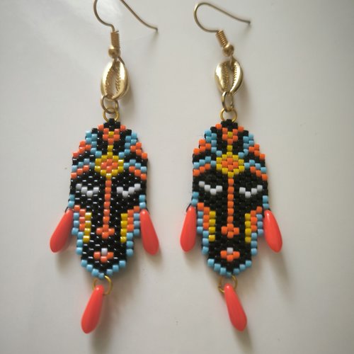 Paire de boucles d'oreille pendantes masque