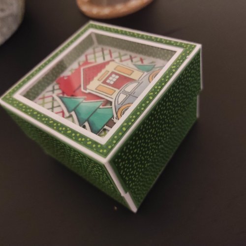 Boite vitrine de noël avec des fondants pour parfumer votre maison