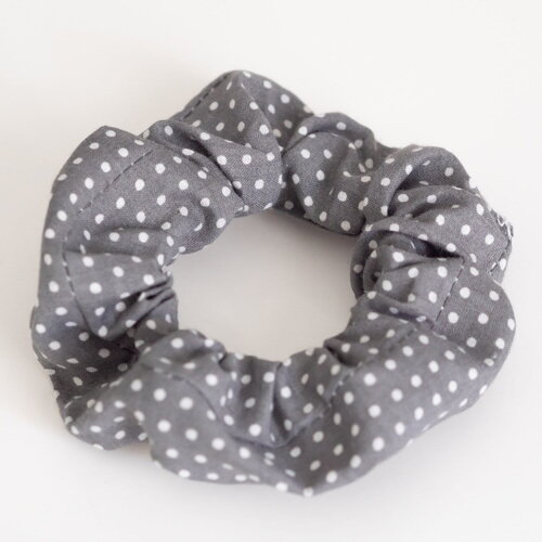 Chouchou ou scrunchie pois gris