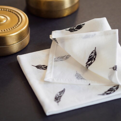 Grand mouchoir en tissu plume noire