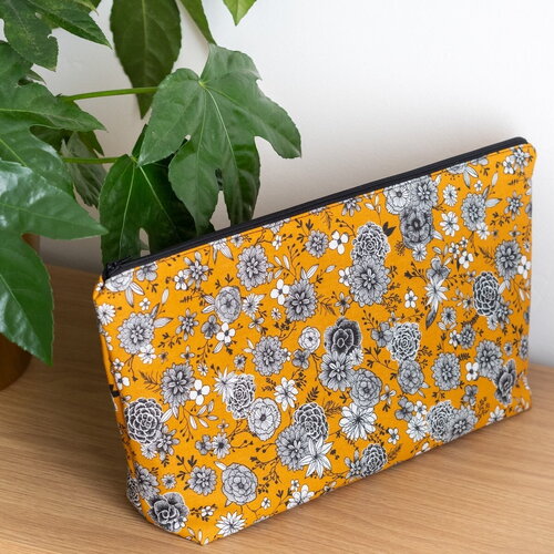 Trousse triangle pochette en tissu mustard 