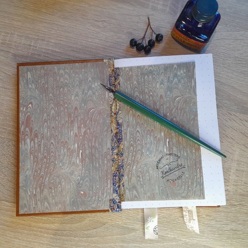 Carnet relié main pour bullet journal