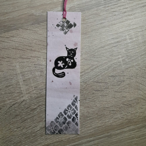 Marque-pages chat  sur fond vieux rose
