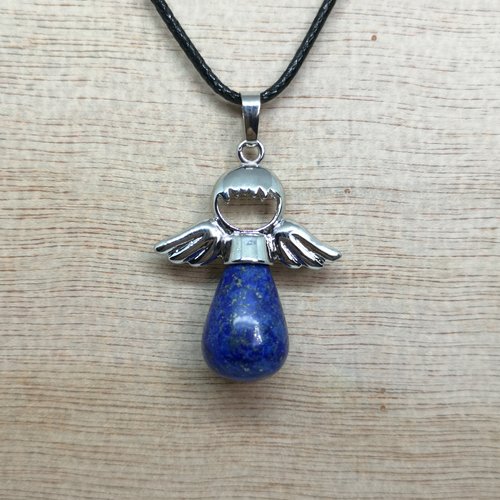 Collier ange en lapis lazuli sur cordon noir
